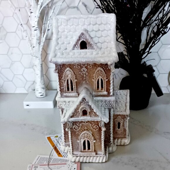 NEW! EXQUISITE LIGHT UP GINGERBREAD HOUSE DECOR - Picture 5 of 6